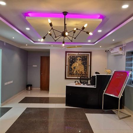 Airavat Hotel บูบันเนสชวาร์ ภายนอก รูปภาพ