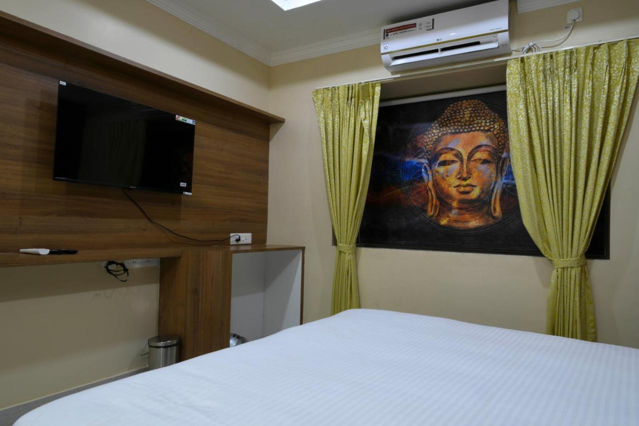 Airavat Hotel บูบันเนสชวาร์ ภายนอก รูปภาพ