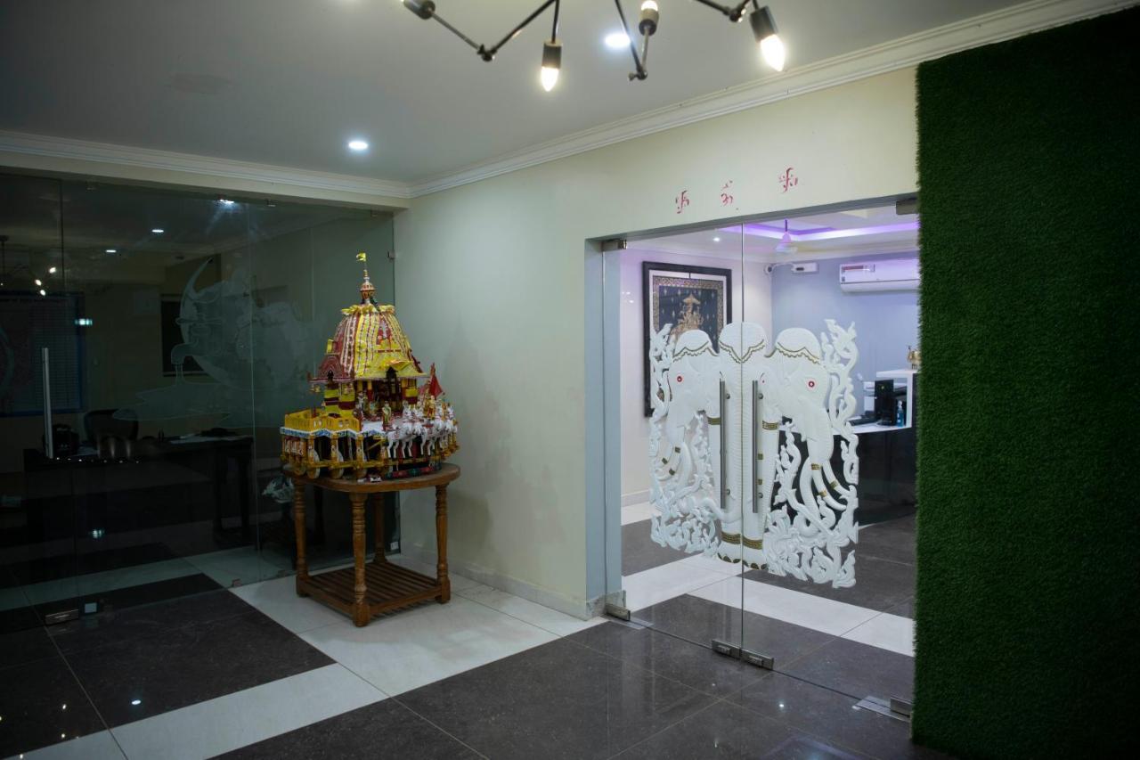 Airavat Hotel บูบันเนสชวาร์ ภายนอก รูปภาพ