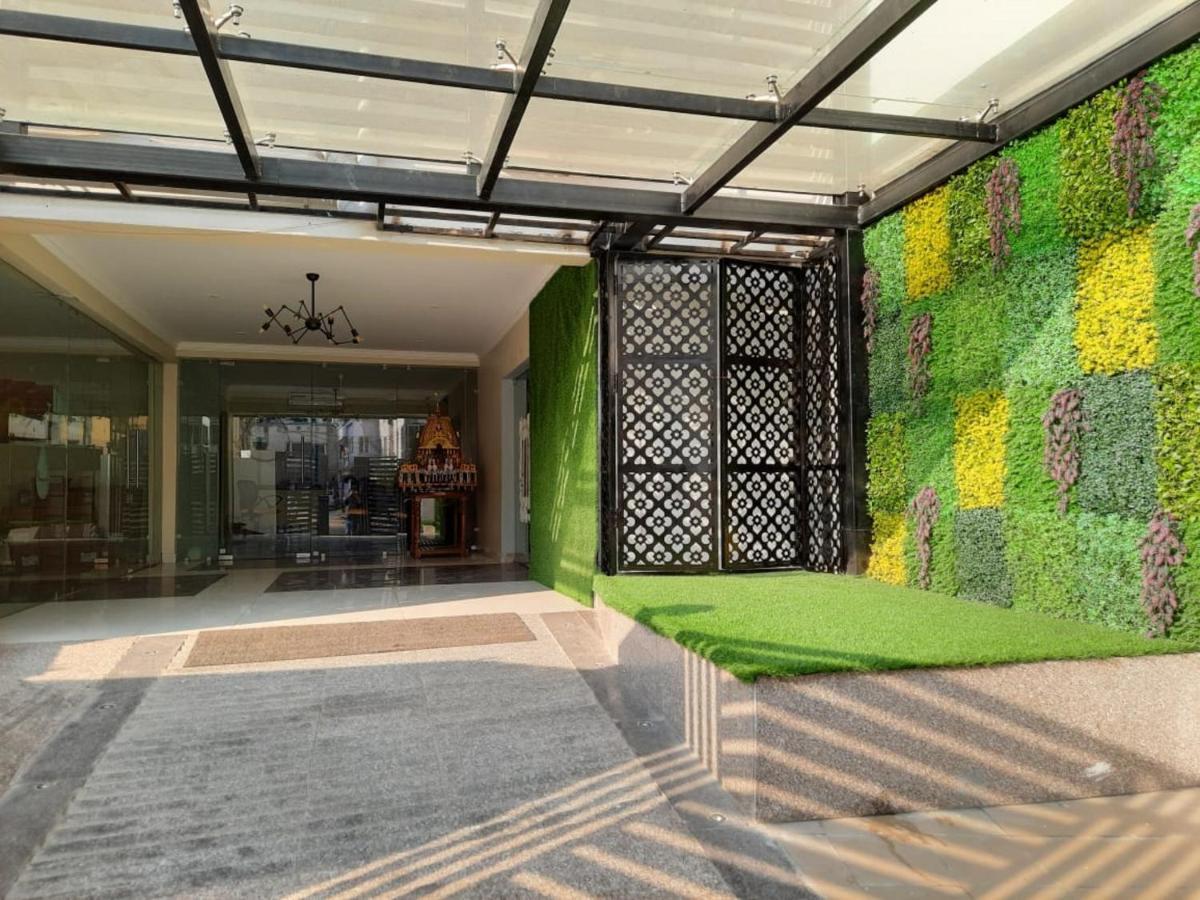 Airavat Hotel บูบันเนสชวาร์ ภายนอก รูปภาพ